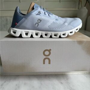 Brand New On Cloud 5 Coast Women’s running/walking shoes